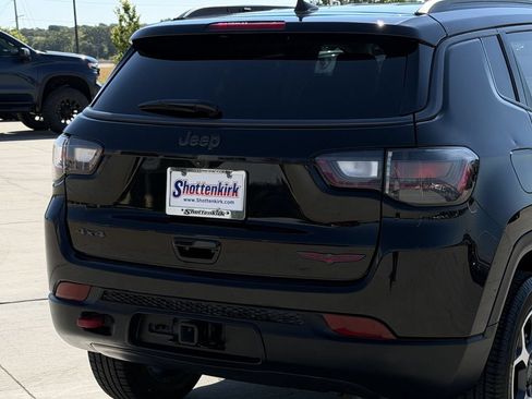 Used 2022 Jeep Compass Trailhawk w/ Trailhawk Elite Group AWD/4WD image 6