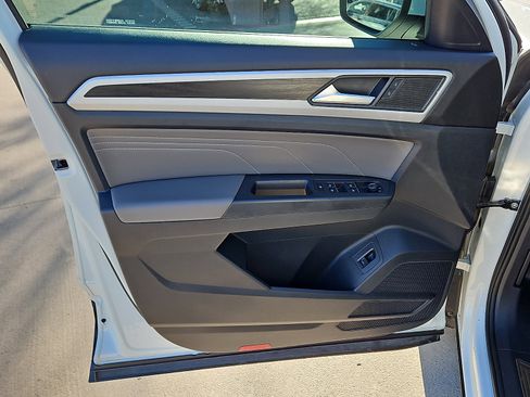 Certified 2023 Volkswagen Atlas SE image 14