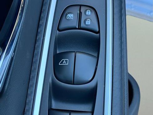 New 2025 Nissan Versa SR w/ Trunk Package image 15