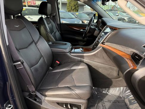 Used 2017 Cadillac Escalade Premium Luxury image 24