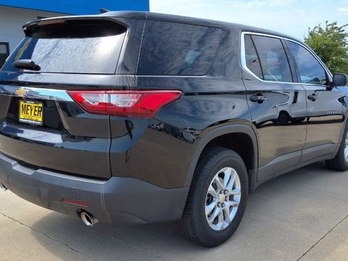 Used 2021 Chevrolet Traverse LS AWD/4WD image 8