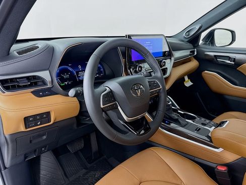 New 2026 Toyota Highlander Platinum AWD/4WD image 10