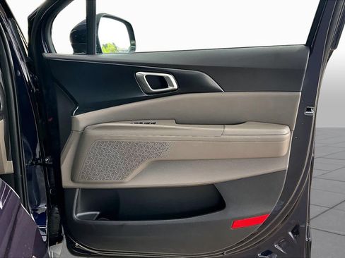 Used 2025 Kia Carnival FWD image 22