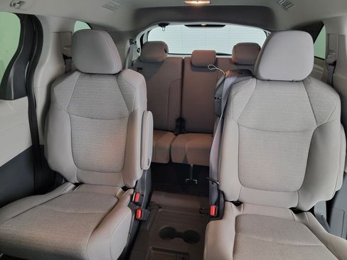 Used 2024 Toyota Sienna LE FWD image 13