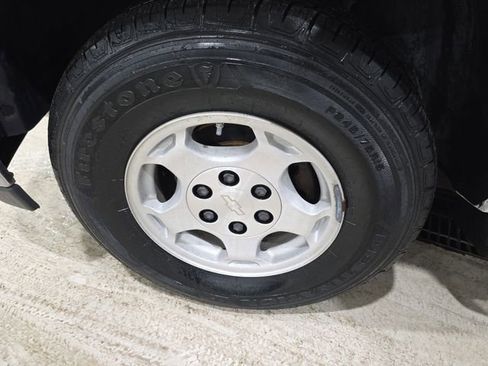 Used 2004 Chevrolet Suburban LS image 10