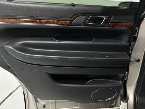 Used 2018 Lincoln MKT AWD image 28