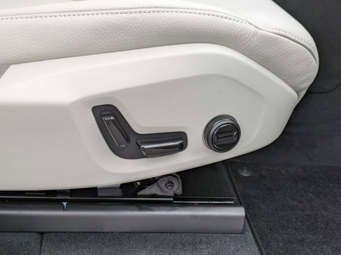 Certified 2024 Volvo XC90 T8 Plus AWD/4WD image 44