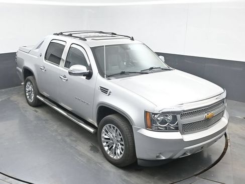 Used 2013 Chevrolet Avalanche LT AWD/4WD image 13