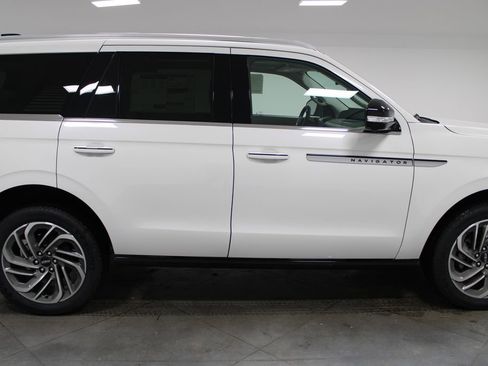 New 2026 Lincoln Navigator Reserve image 10