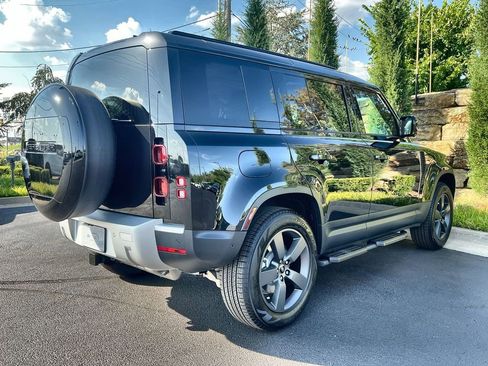 Used 2025 Land Rover Defender 110 S image 5