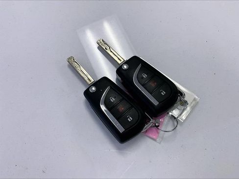 Used 2021 Toyota RAV4 LE AWD/4WD image 9