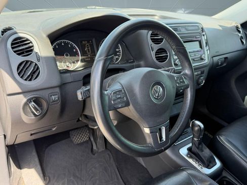 Used 2013 Volkswagen Tiguan S FWD image 4