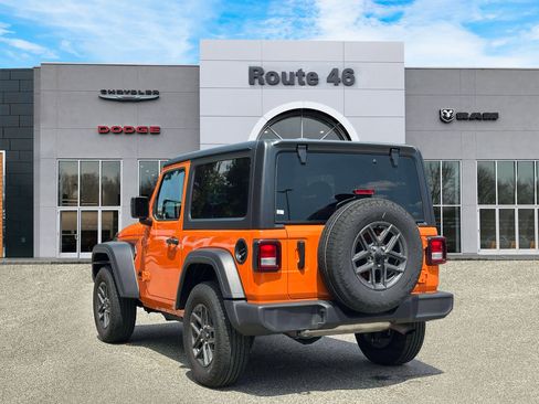 Used 2025 Jeep Wrangler Sport AWD/4WD image 4