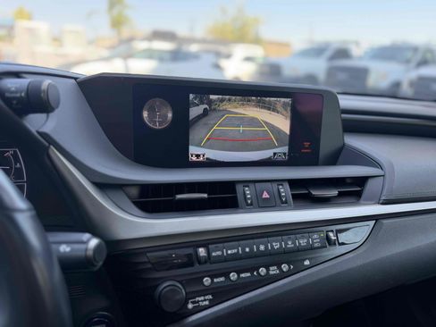Used 2019 Lexus ES 300h w/ Accessory Package 2 FWD image 31