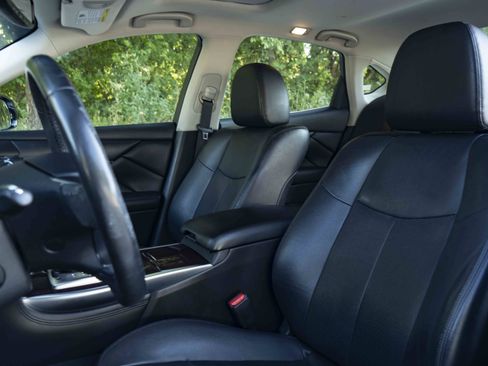Used 2018 INFINITI Q70 Luxe RWD image 17