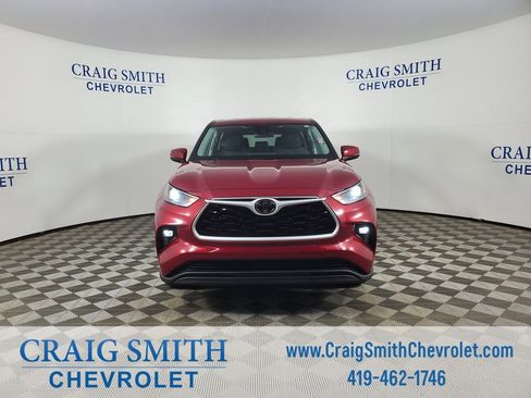 Used 2024 Toyota Highlander LE image 30