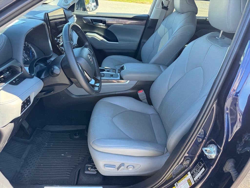 Used 2022 Toyota Highlander Limited AWD/4WD image 9