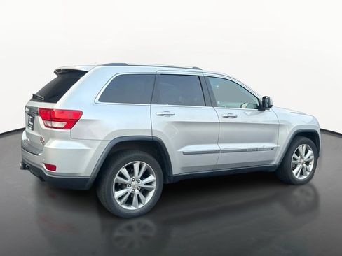 Used 2012 Jeep Grand Cherokee Laredo AWD/4WD image 3