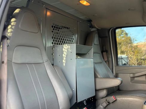 Used 2018 GMC Savana 2500 Extended w/ Enhanced Convenience Package image 13