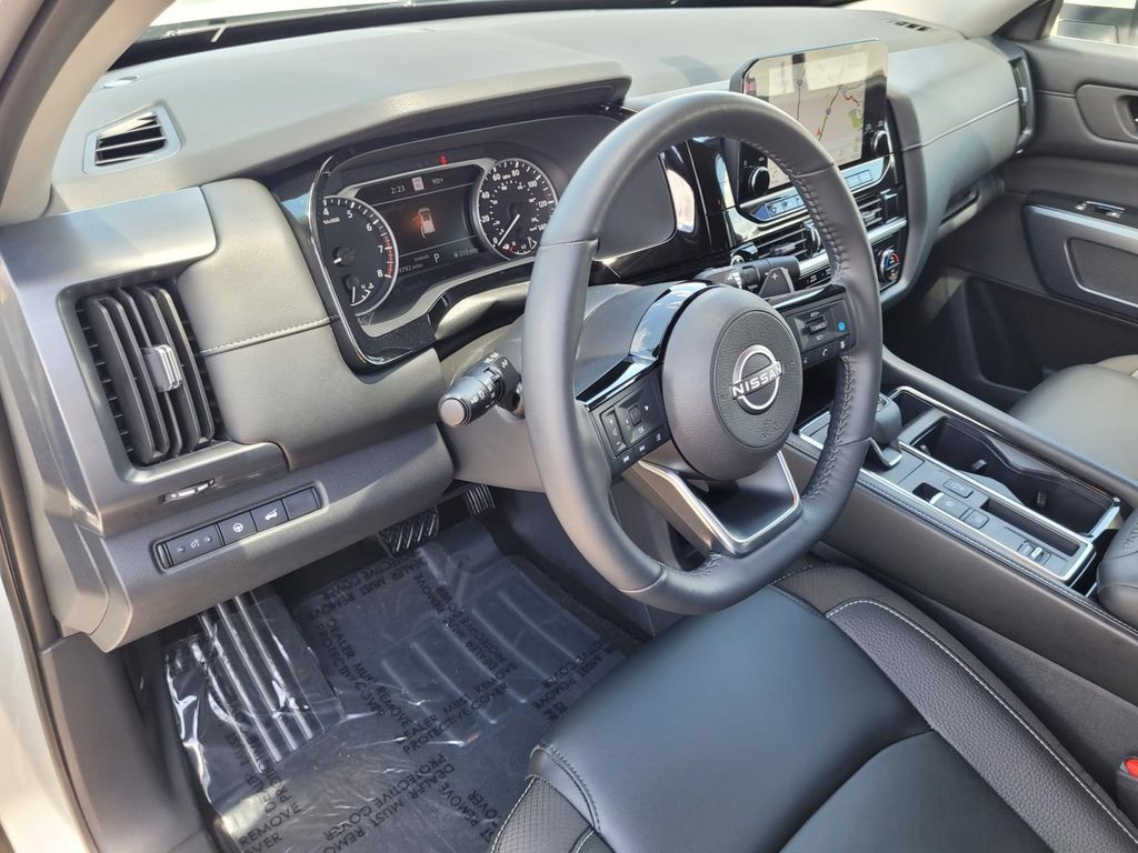 Used 2023 Nissan Pathfinder SL w/ Lighting Package (N92) FWD image 11