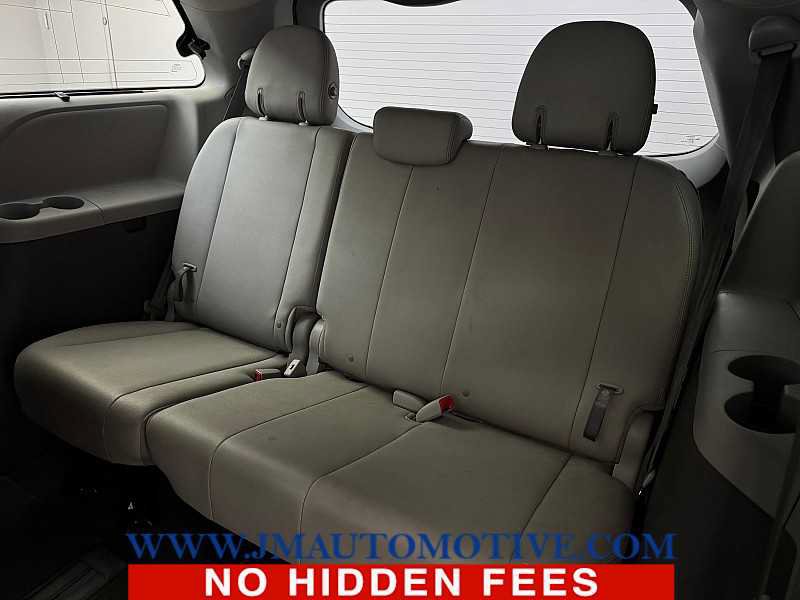 Used 2019 Toyota Sienna XLE w/ Carpet Mat Package AWD/4WD image 17