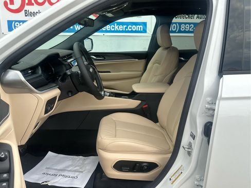 New 2025 Jeep Grand Cherokee Limited w/ Luxury Tech Group II image 35