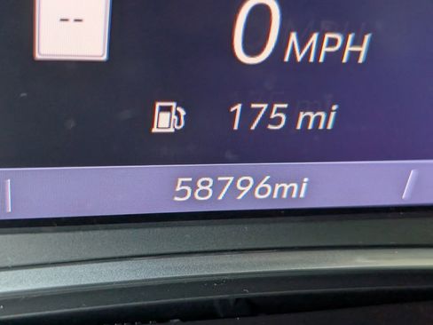 Used 2021 Chevrolet Traverse LT w/ LT Premium Package image 29