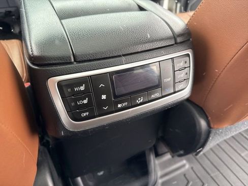 Used 2017 Toyota Highlander Limited image 18