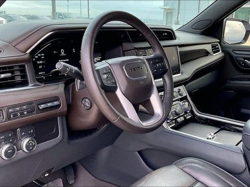 Used 2024 GMC Yukon XL Denali image 16