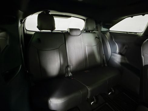 Certified 2025 Toyota Sienna Platinum image 28