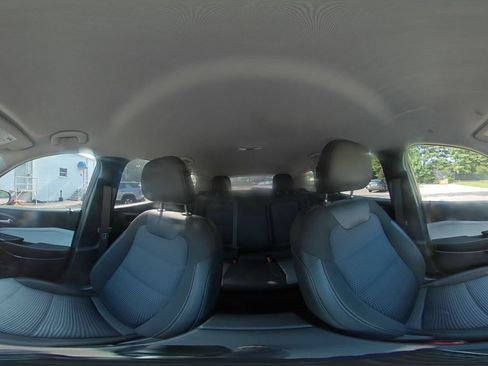 Used 2025 Chevrolet Trax LT w/ LT Convenience Package FWD image 40