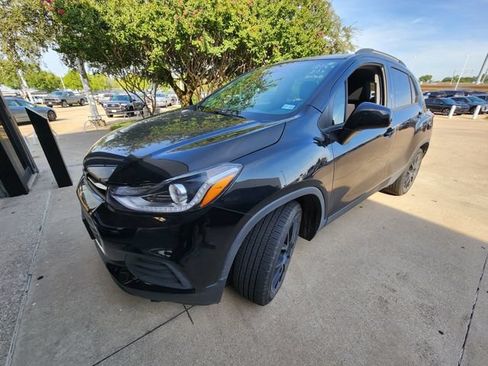 Used 2021 Chevrolet Trax LT w/ Driver Confidence Package FWD image 3