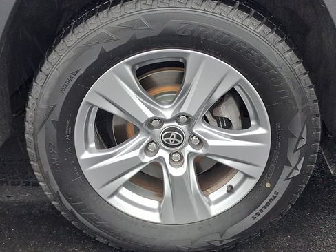 Used 2022 Toyota RAV4 XLE w/ Convenience Package AWD/4WD image 8