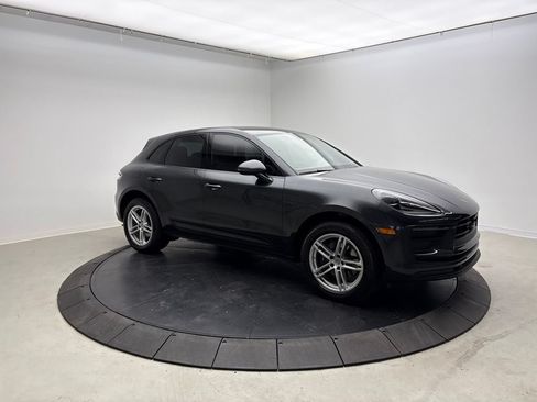 Certified 2024 Porsche Macan AWD/4WD image 9