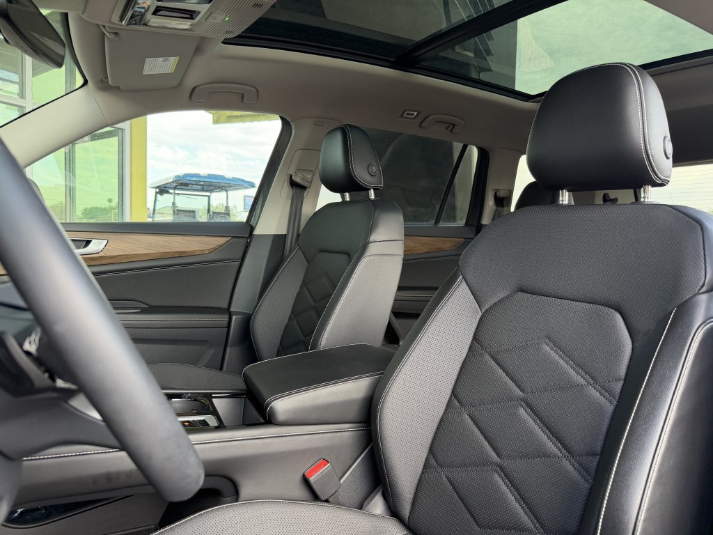 Used 2024 Volkswagen Atlas SE w/ Panoramic Sunroof Package FWD image 36
