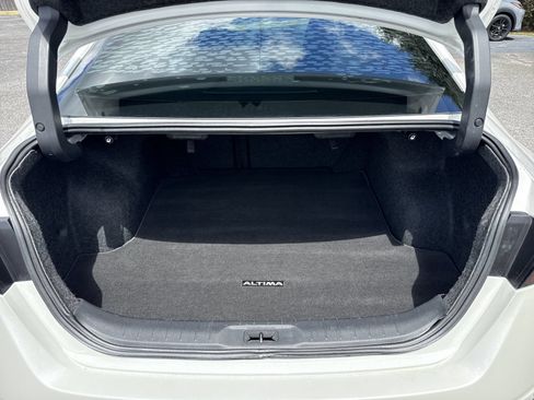 Used 2019 Nissan Altima 2.5 Platinum FWD image 32