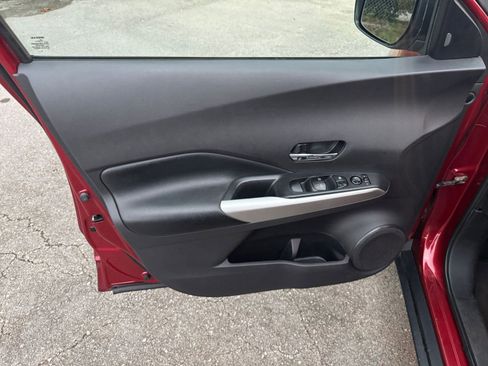 Used 2020 Nissan Kicks SR w/ SR Premium Package FWD image 18