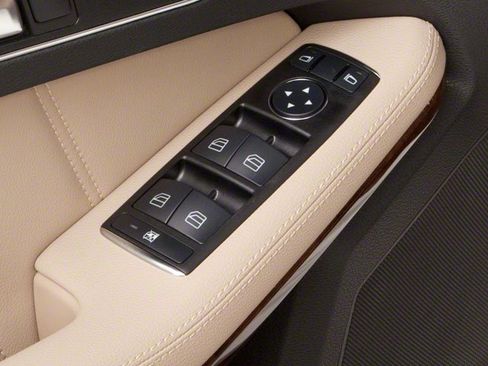 Used 2010 Mercedes-Benz E 550 Sedan image 19