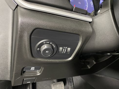 Used 2023 Jeep Grand Cherokee Limited image 26