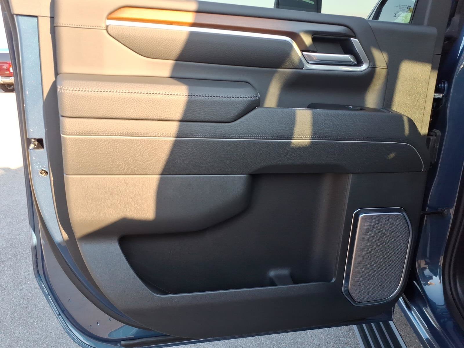 Used 2026 GMC Sierra 3500 Denali AWD/4WD image 14
