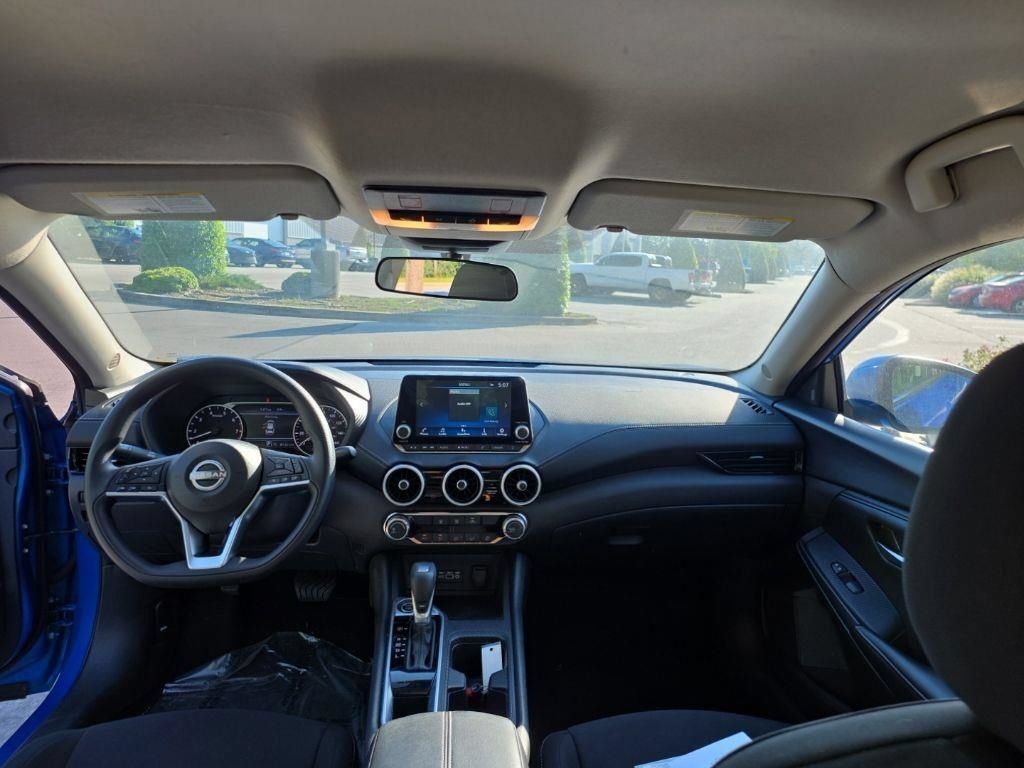 Used 2025 Nissan Sentra SV FWD image 30