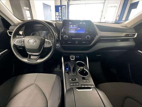 Used 2022 Toyota Highlander LE AWD/4WD image 21