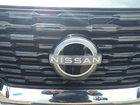 Used 2023 Nissan Rogue S AWD/4WD image 12