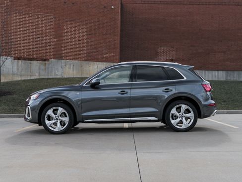 Used 2023 Audi Q5 2.0T Prestige w/ Prestige Package image 6