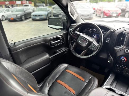 Used 2022 GMC Sierra 1500 AT4 w/ AT4 Premium Package AWD/4WD image 9