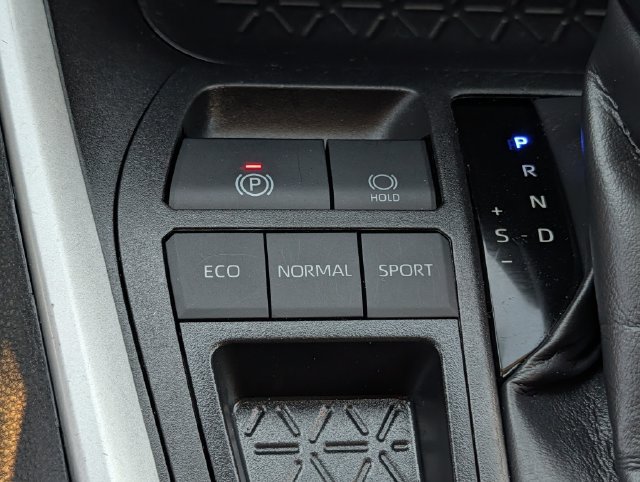 Used 2025 Toyota RAV4 XLE FWD image 15