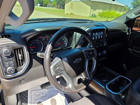 Used 2021 Chevrolet Silverado 1500 LT Trail Boss image 11