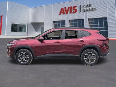 Used 2025 Chevrolet Trax LT w/ LT Convenience Package FWD image 10