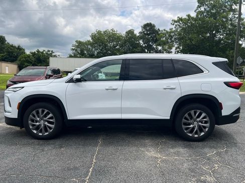 Used 2025 Buick Enclave Preferred AWD/4WD image 9