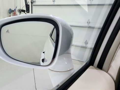 Used 2019 Chrysler Pacifica Limited FWD image 13